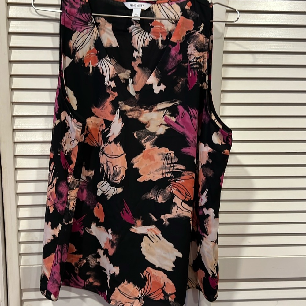 Nine West Women's Floral Sleeveless Top - Black and Pink